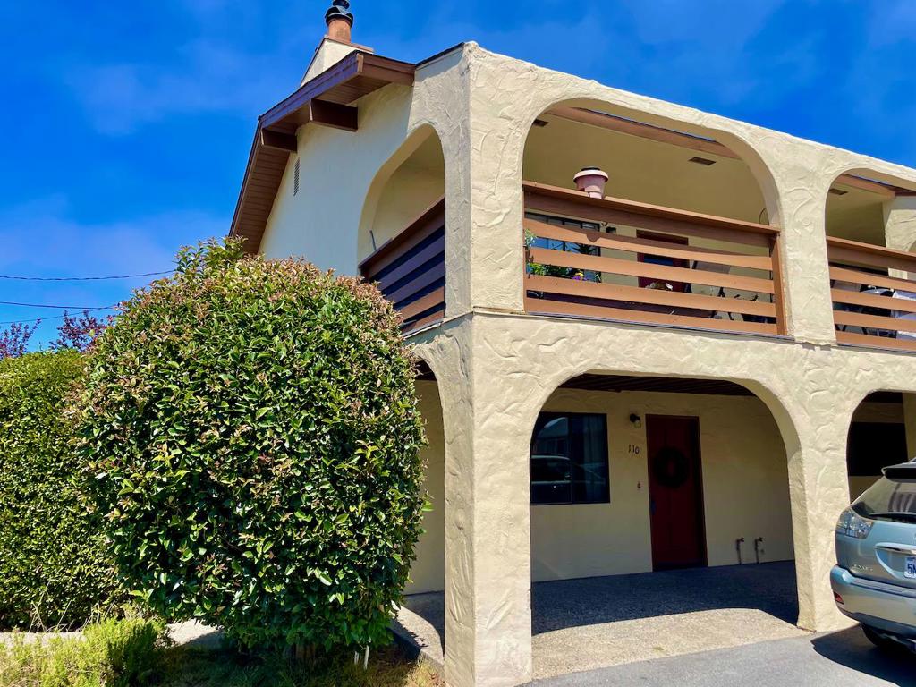 Seacliff Beach Condo! New Luxury Vinyl Plank flooring, New stainless appliances. Spacious floor plan, single level, with private patio and small yard space. Wood burning fireplace, kitchen pantry. Walk to State Park via Beach gate, shop at Rancho Del Mar, village feel with Seacliff Village County Park, Manuel's and Marianne's.