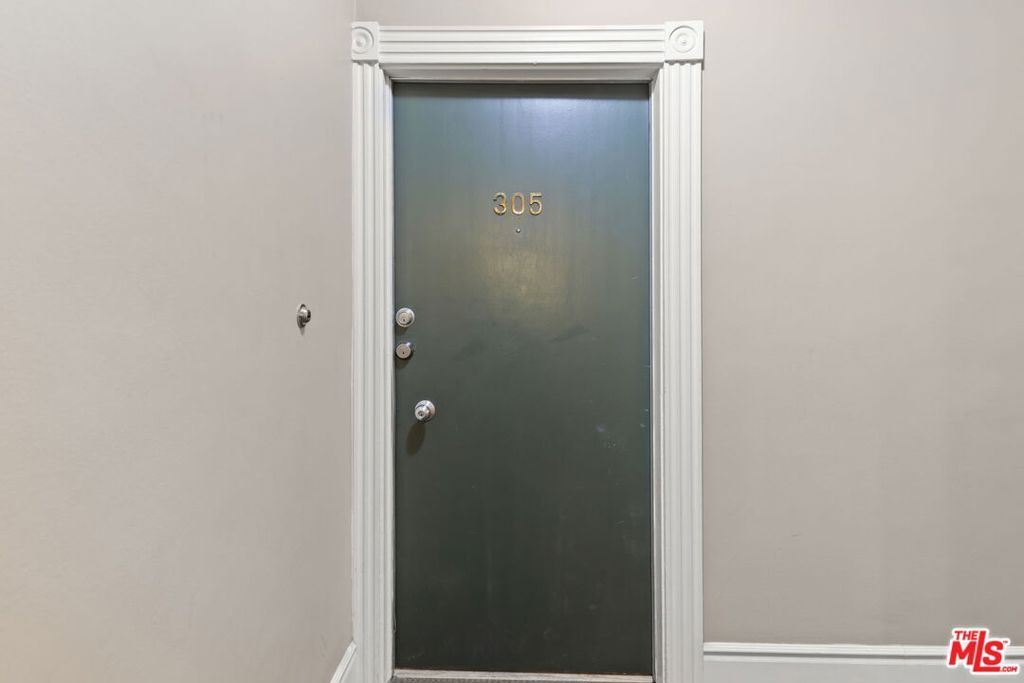 Photo of 8550 Holloway Drive #305, West Hollywood, CA 90069 (MLS # 26711027)