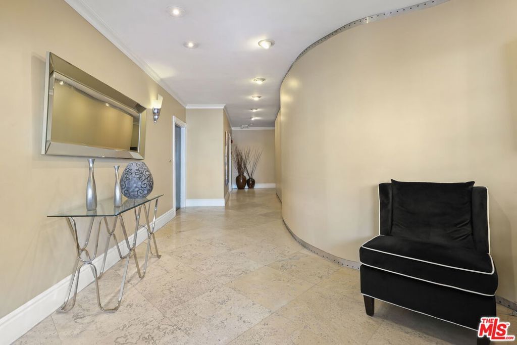 Photo of 8550 Holloway Drive #305, West Hollywood, CA 90069 (MLS # 26711027)