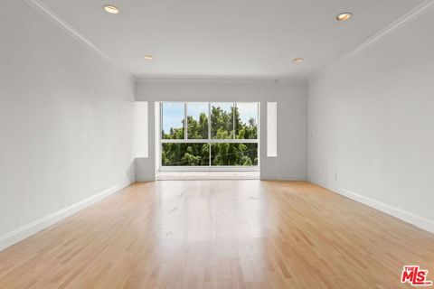 Photo of 8550 Holloway Drive #305, West Hollywood, CA 90069 (MLS # 26711027)