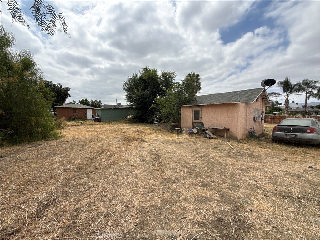 1284 E Laurelwood