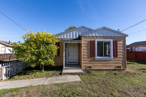 Photo of 15 Lone Pine Avenue, Freedom, CA 95019 (MLS # ML82027831)