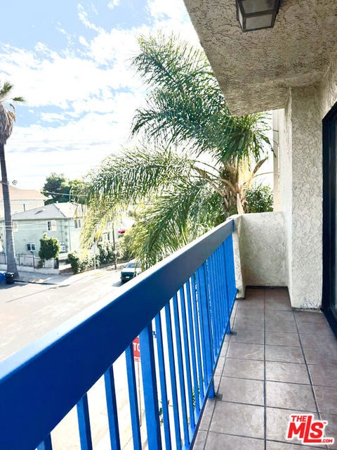 Photo of 1052 S Mariposa Avenue #403, Los Angeles, CA 90006 (MLS # 26847829)