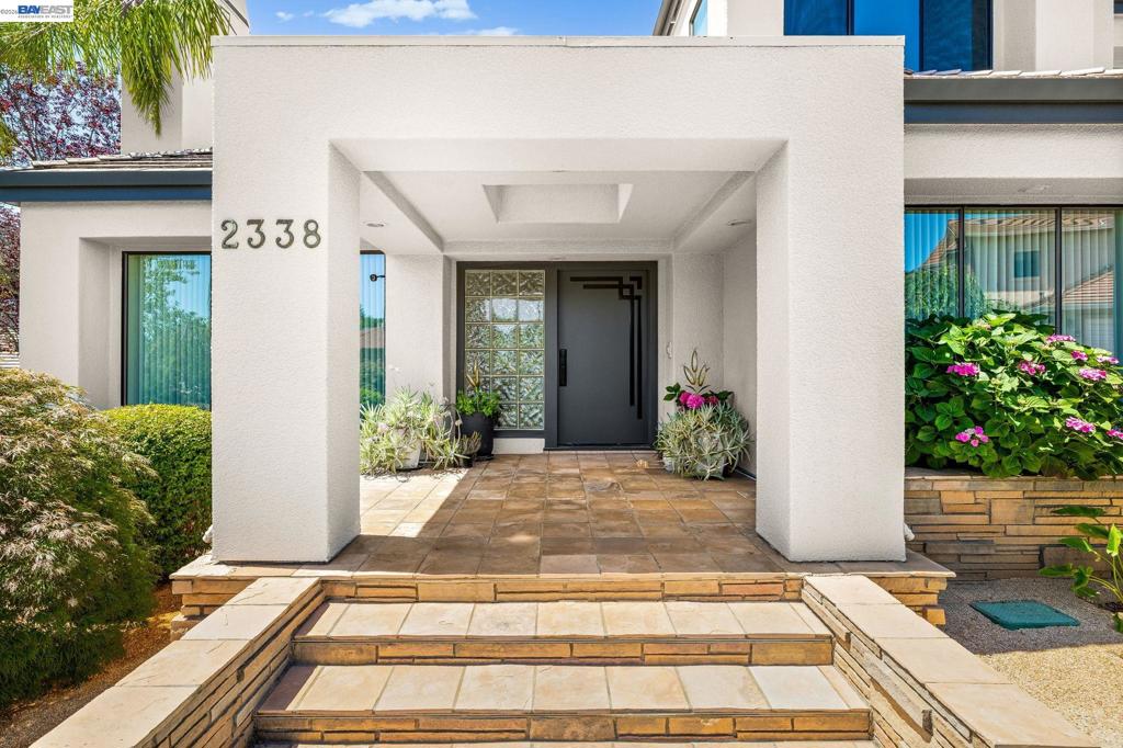 2338 Victoria Ct