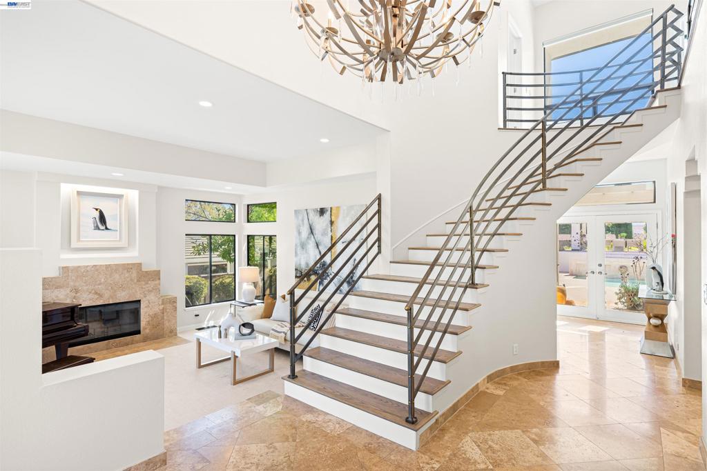 2338 Victoria Ct