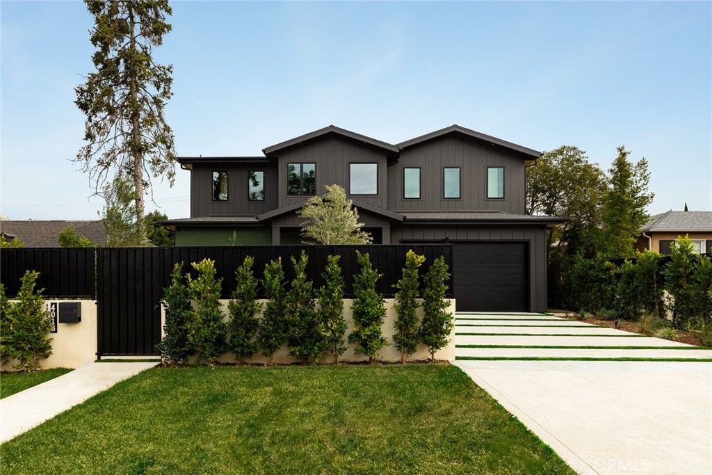 Photo of 4018 Coldwater Canyon Avenue, Studio City, CA 91604 (MLS # SR25274753)