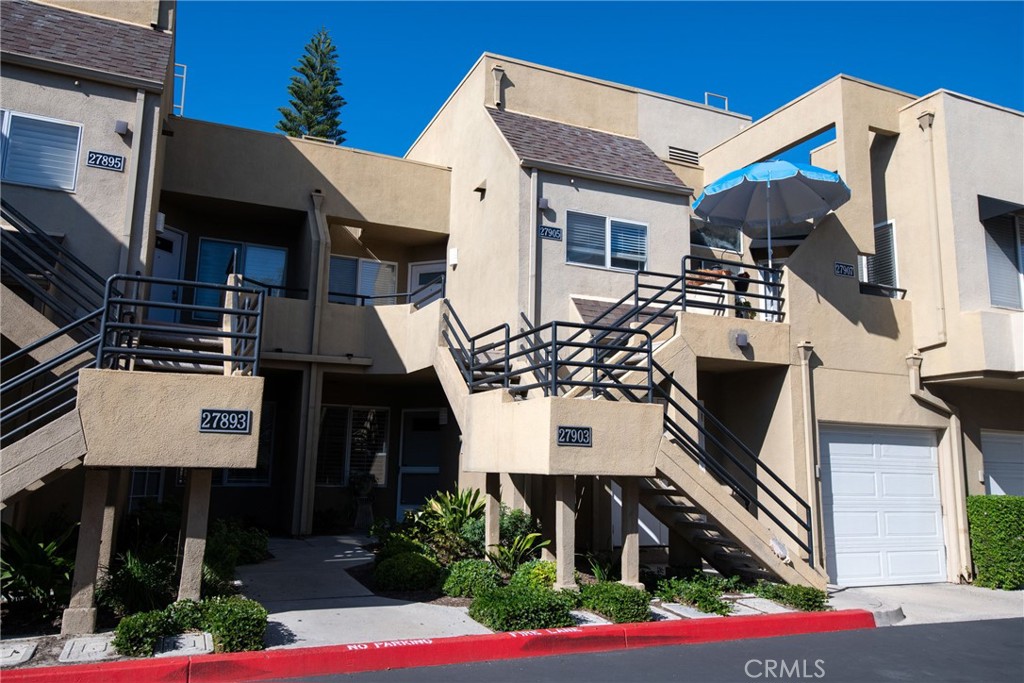Spacious upper-level 2-bedroom condo with over 1,200 sq ft of living space, priced at $650,000. This light-filled home features vaulted ceilings, a functional open floor plan, and a private balcony—perfect for relaxing or entertaining. The main floor has a bedroom and full bathroom, the primary suite is on the third floor and includes an attached bathroom (shower, no bathtub) and generous closet space. Kitchen and baths are clean and well maintained, offering excellent upgrade potential.
Located in the desirable Rainbow Ridge community with access to two pools, spas, walking trails, and Lake Mission Viejo privileges. Additional highlights include in-unit laundry, (washer/dryer will stay), a detached one-car garage, property was recently re-piped, and has a new HVAC system.
Comparable units of similar size have recently sold at or above this price—strong value and great price per square foot. Don’t miss this rare opportunity in a quiet, well-maintained Mission Viejo neighborhood.