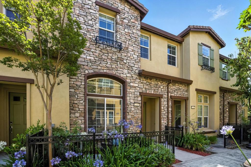 255 Honeylocust Terrace