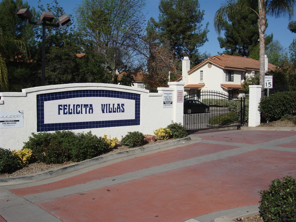 Great updated condo in a gated community. granite counter tops. wood floors, washer dryer fridge included. private yard. no one above or below you. community pool and spa, great school district. Neighborhoods: Felicita Villas Complex Features: ,