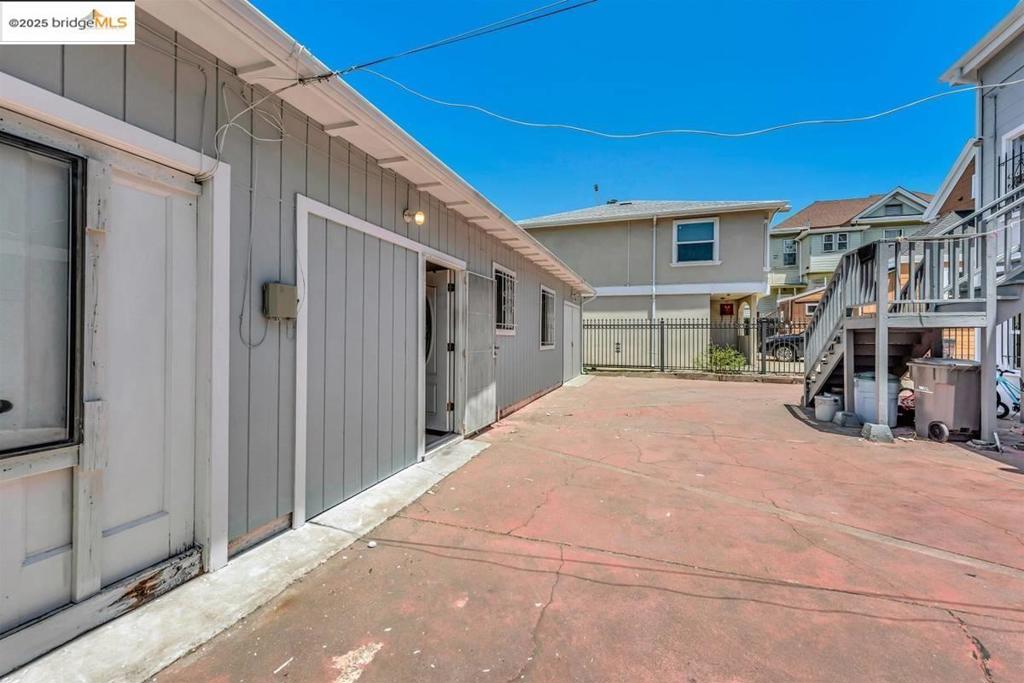 DOWNTOWN - Residential Lease