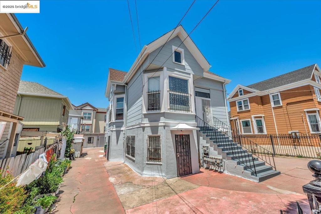 DOWNTOWN - Residential Lease