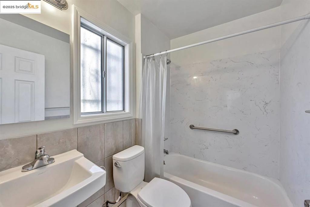 DOWNTOWN - Residential Lease