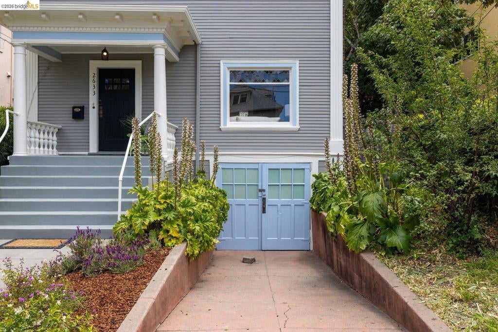 2633 Regent St