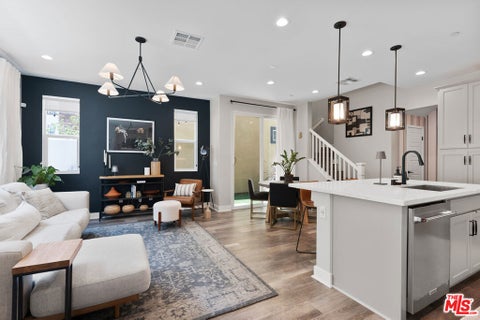 Photo of 616 Daniel Freeman Circle, Inglewood, CA 90301 (MLS # 26997799)