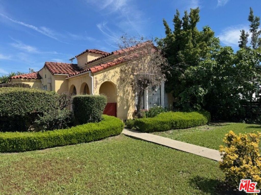 Photo of 8900 S Harvard Boulevard, Los Angeles, CA 90047 (MLS # 26684407)