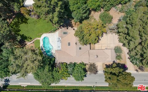 Photo of 1119 Schuyler Road, Beverly Hills, CA 90210 (MLS # 23322971)