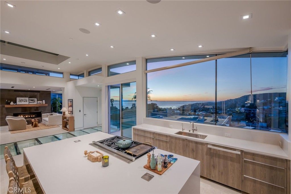 Photo of 640 Temple Hills Drive, Laguna Beach, CA 92651 (MLS # LG26040605)