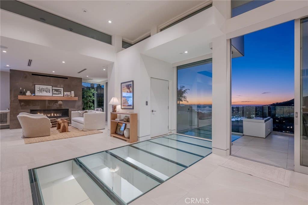 Photo of 640 Temple Hills Drive, Laguna Beach, CA 92651 (MLS # LG26040605)