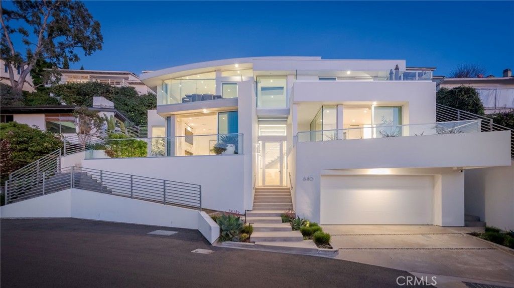 Photo of 640 Temple Hills Drive, Laguna Beach, CA 92651 (MLS # LG26040605)