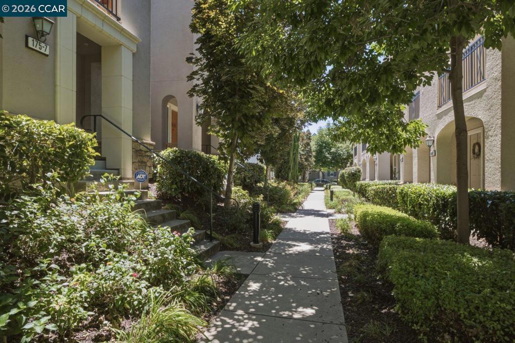 175 Selby Ln LN 7, Livermore CA 94551