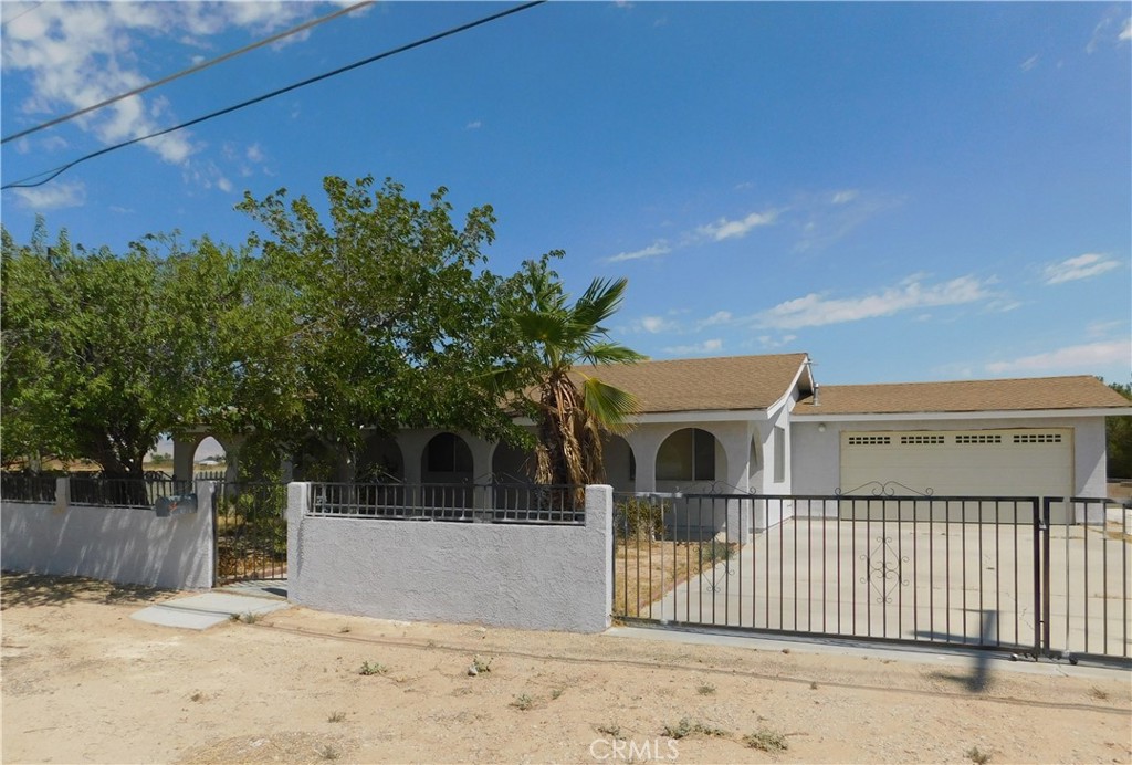3 + 2 home, furnished. Home sits on over 2 acres of property. Home comes furnished with 3 bedrooms, dining and living room.
Refrigerator for tenants use. 2 car garage. Fenced front and back. RV gate. 6 month lease offered.