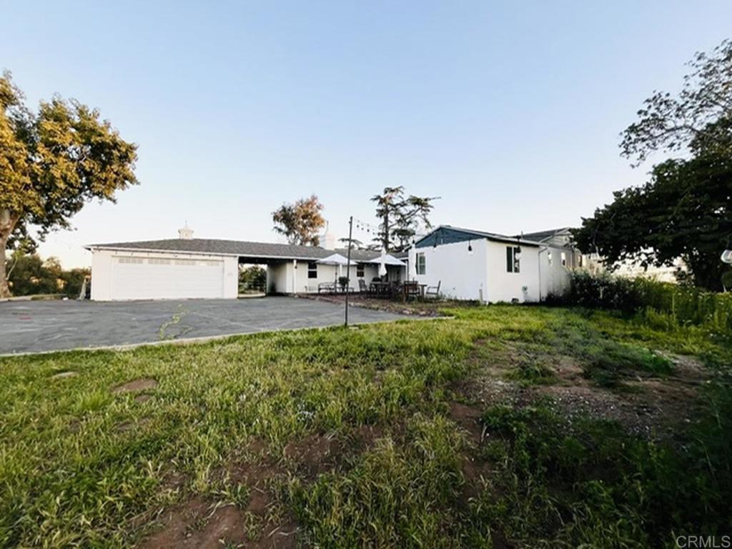 1060 Crest View Dr