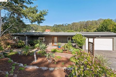 Photo of 3500 Rubin Dr Dr, Oakland, CA 94602 (MLS # 41127063)