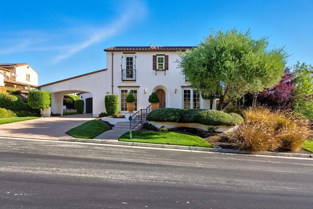 Photo of 7260 Eagle Ridge Drive, Gilroy, CA 95020 (MLS # ML82043675)