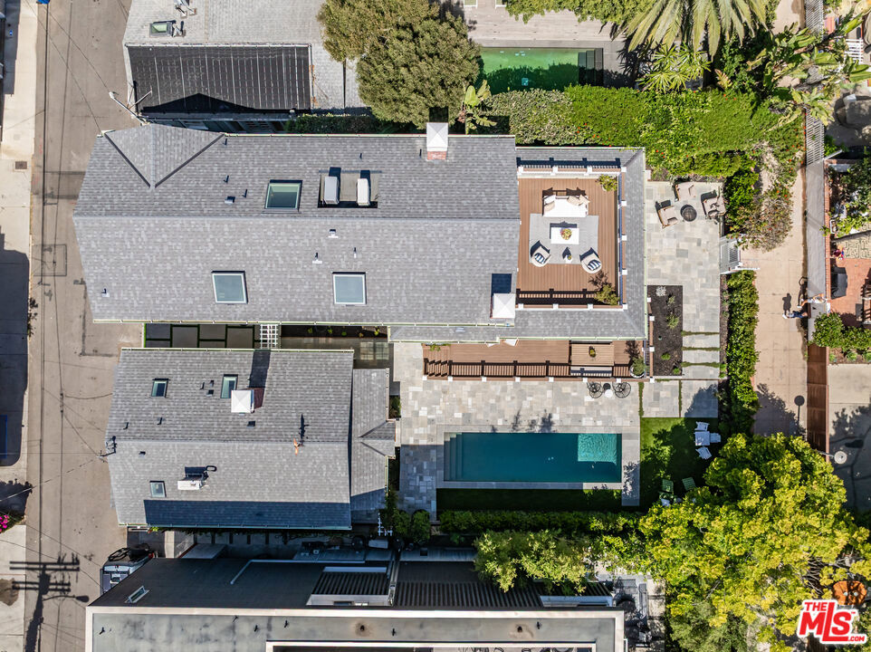 29 27th Avenue