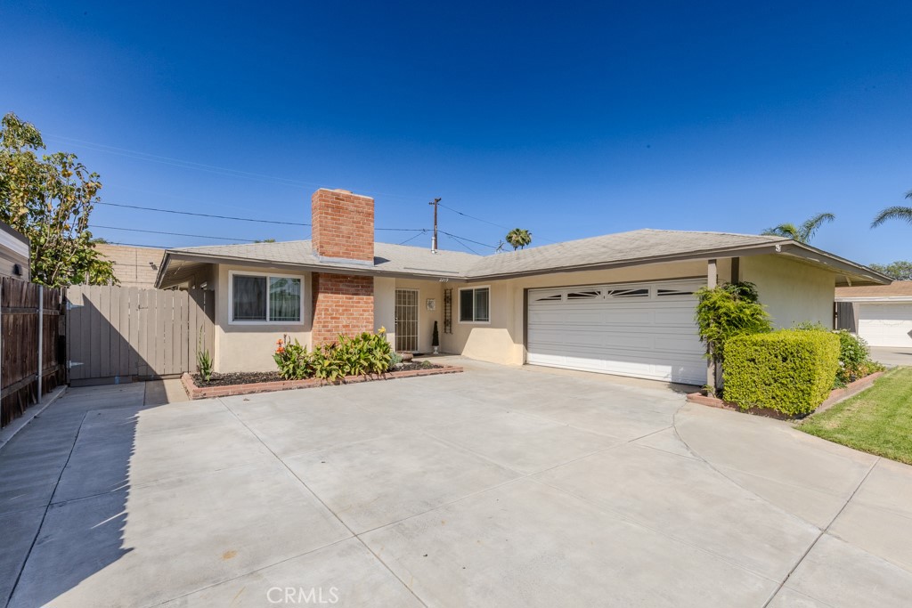 2219 W Coronet Avenue