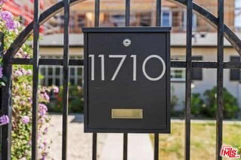 Photo of 11710 Hartsook Street, Valley Village, CA 91607 (MLS # 25598783)