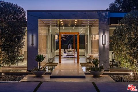 2002 LOMA VISTA Drive Beverly Hills CA 90210