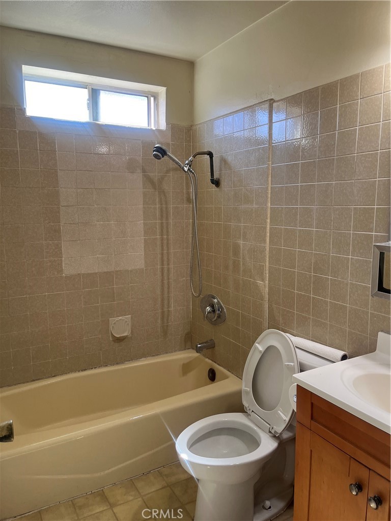 2114 N Bahama Avenue