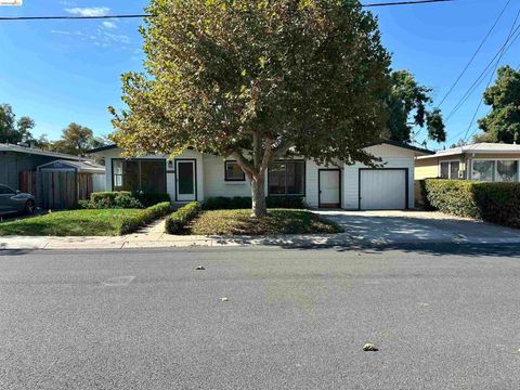 Photo of 1903 1903 Jacqueline Way, Concord, CA 94519 (MLS # 41124914)