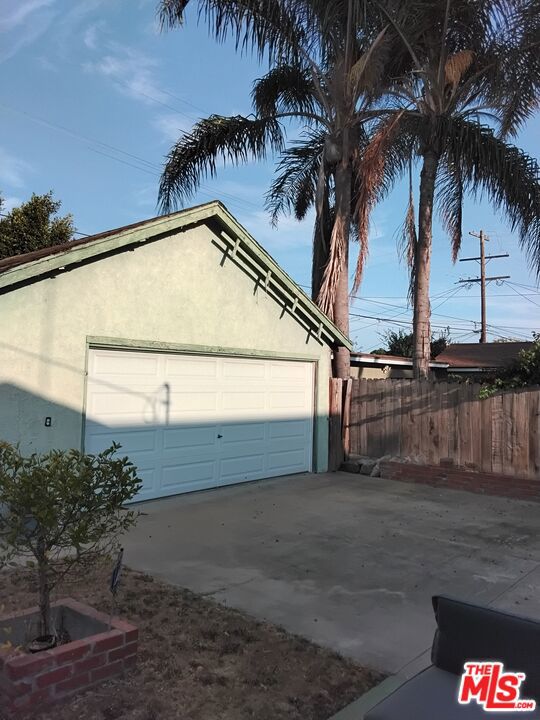 6118 Keniston Avenue