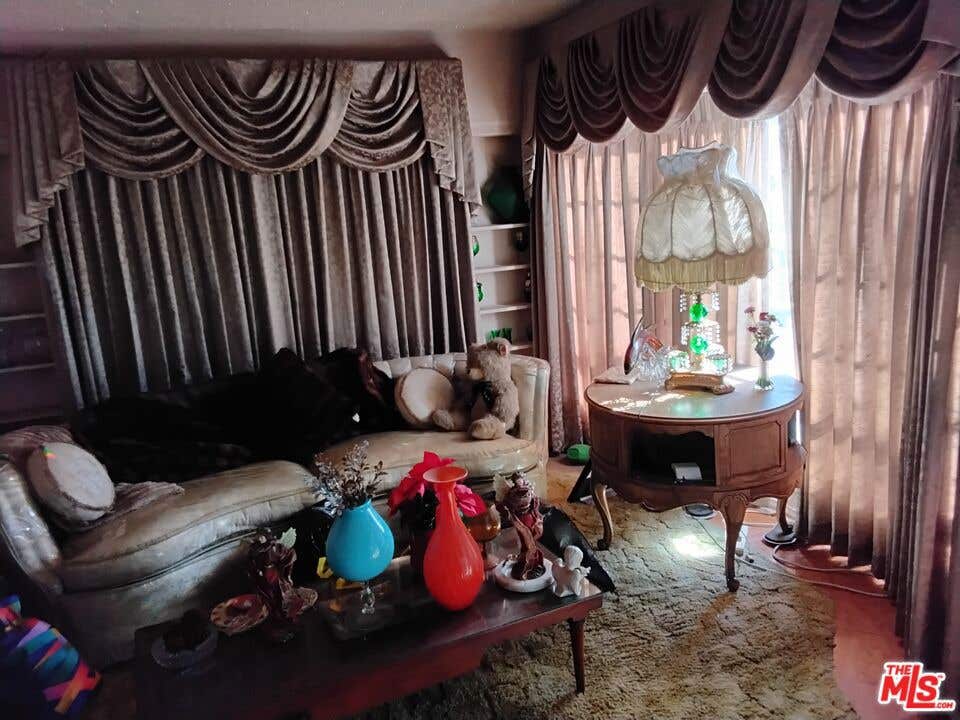Photo of 6118 Keniston Avenue, Los Angeles, CA 90043 (MLS # 26844231)