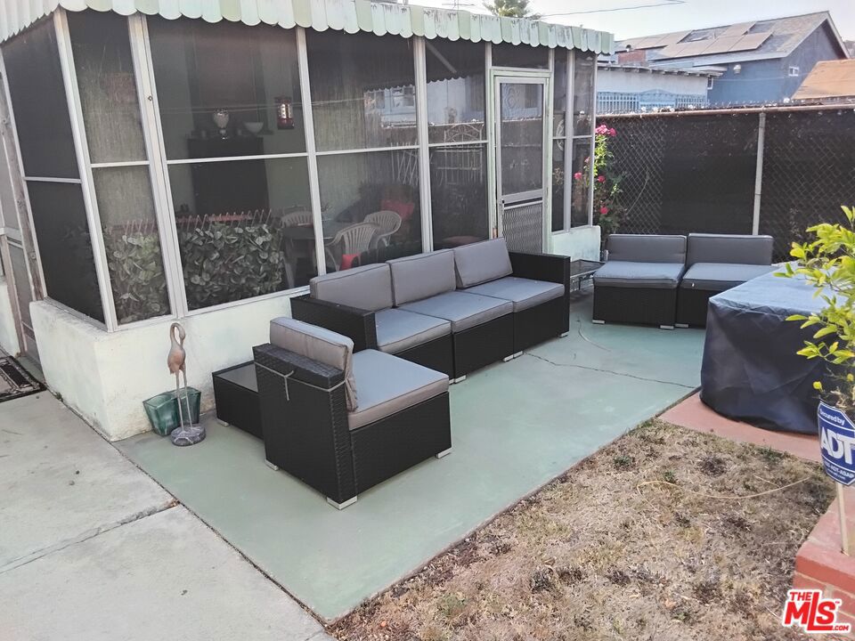 6118 Keniston Avenue