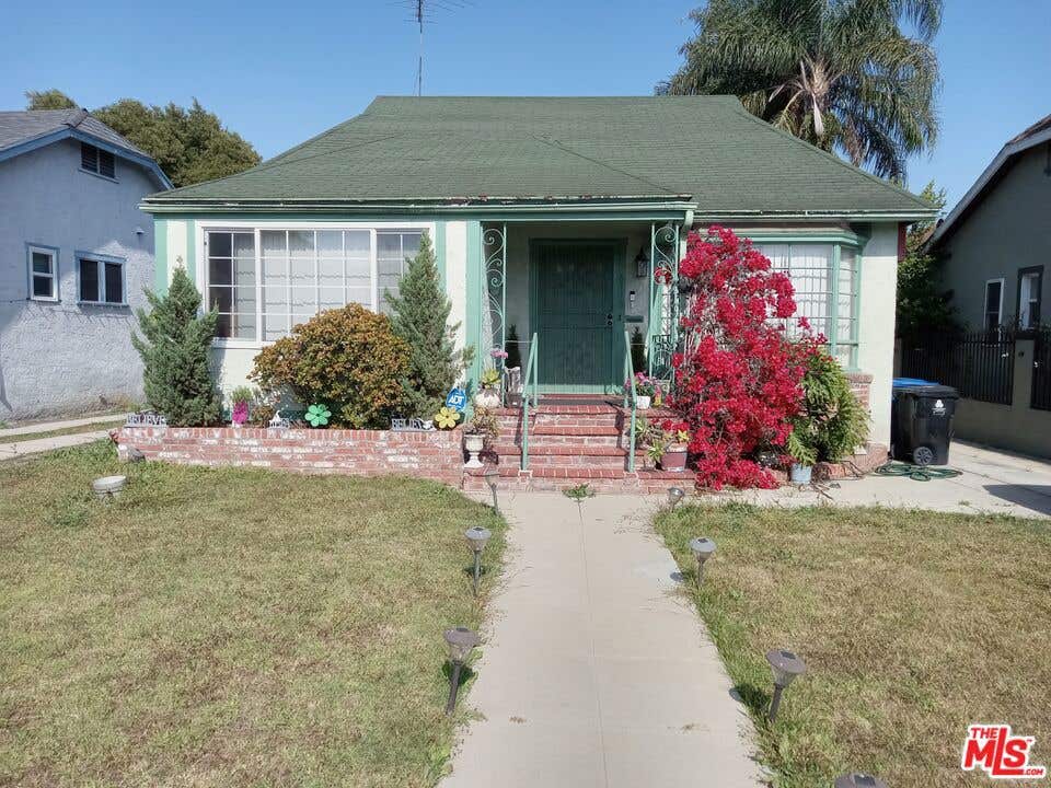 Photo of 6118 Keniston Avenue, Los Angeles, CA 90043 (MLS # 26844231)