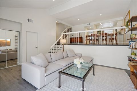 18356 Collins Street B Tarzana CA 91356