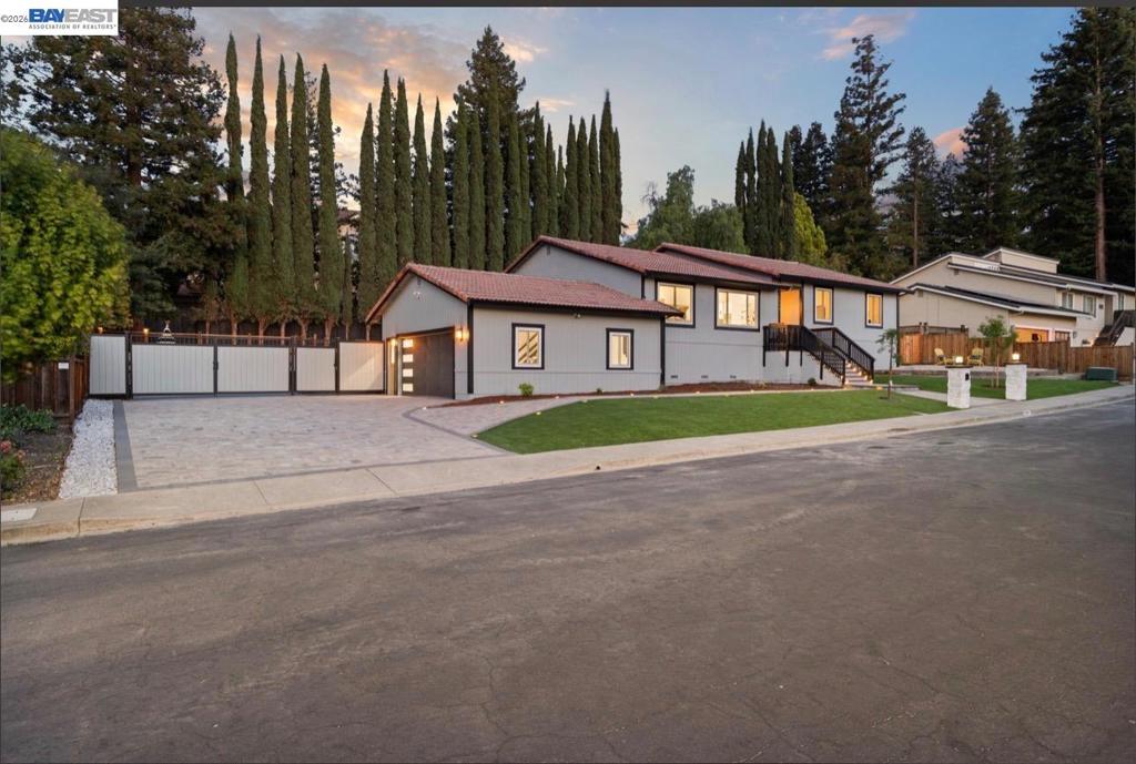 1084 Jamie Dr