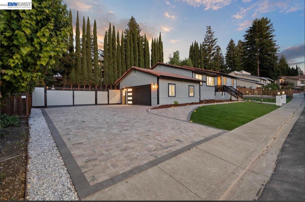 1084 Jamie Dr