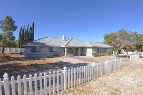 Photo of 18296 Fairburn ST, Hesperia, CA 92345 (MLS # HD26191643)