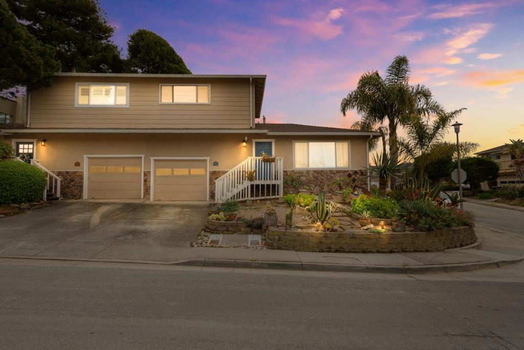 Welcome to this charming 2-bedroom, 1-bathroom home located in the desirable city of Aptos. This 970 sq ft residence offers a cozy and functional living space perfect for any lifestyle. The well-equipped kitchen opens up to the dining area in the living room, creating a seamless flow for easy entertaining. The home features beautiful flooring throughout, enhancing its warm and inviting atmosphere. Convenience is at your fingertips with an in-unit laundry area, making everyday chores a breeze. Additionally, the property includes a one-car garage, providing parking and extra storage space. Whether you're a first-time homebuyer or looking to downsize, this Aptos gem offers comfort and practicality in a prime location. Don't miss the chance to make this house your home.