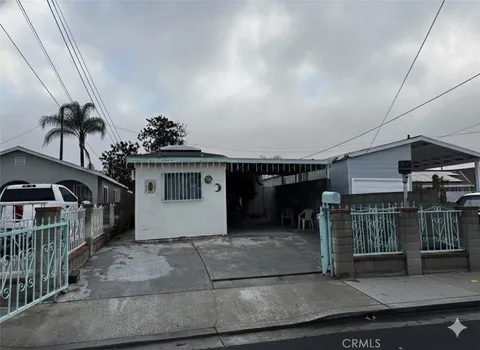 8217 Howe St, Paramount, CA 90723 - MLS#: RS26001855