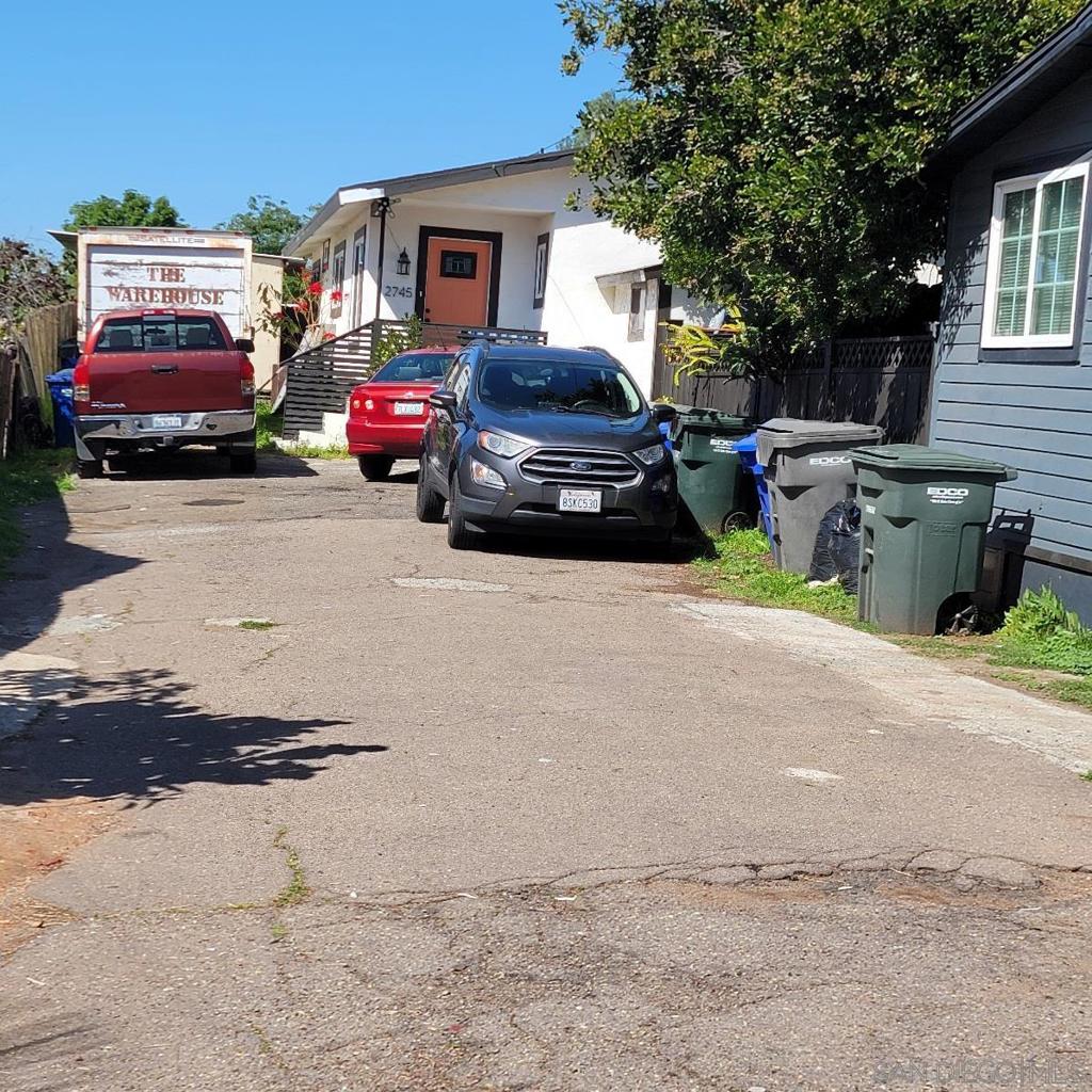 2743 2745 Ridgeway Dr.