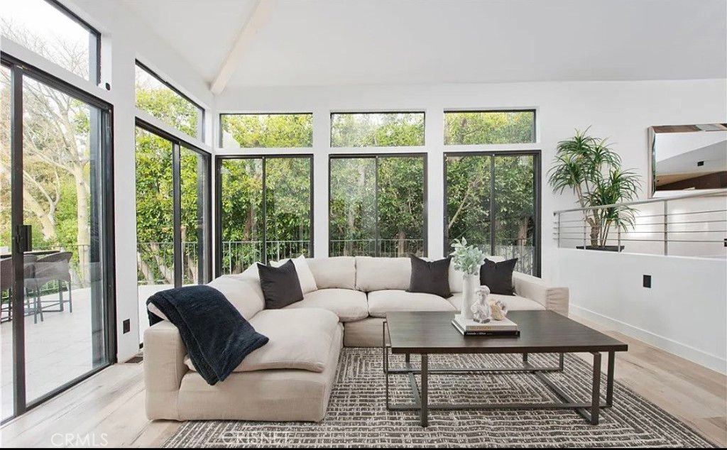 Photo of 2650 Lisco Pl, Los Angeles, CA 90046 (MLS # SR25250072)