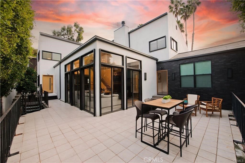 Photo of 2650 Lisco Pl, Los Angeles, CA 90046 (MLS # SR25250072)