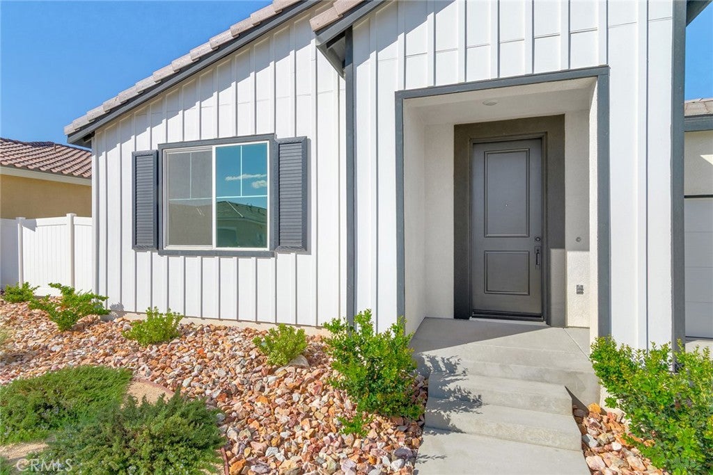 Photo of 1561 E Holguin Street, Lancaster, CA 93535 (MLS # SR26206584)