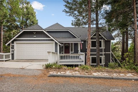 Photo of 386 Rainier Road, Lake Arrowhead, CA 92352 (MLS # IG25188885)
