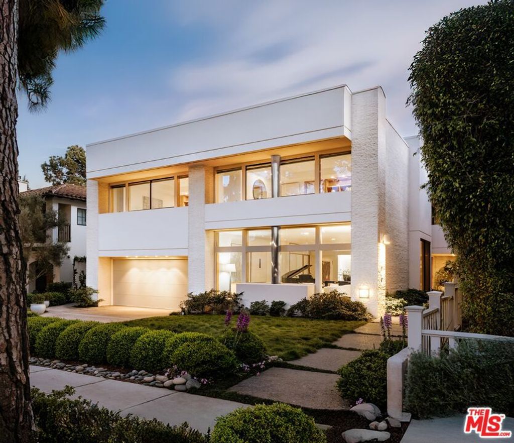 Photo of 622 24th Street, Santa Monica, CA 90402 (MLS # 25537323)